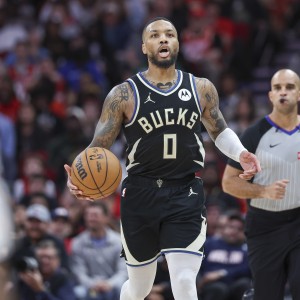 开云体育在线入口-波蒂斯：利拉德绝对名人堂级别 在他的巅峰除了詹库谁也夺不了冠